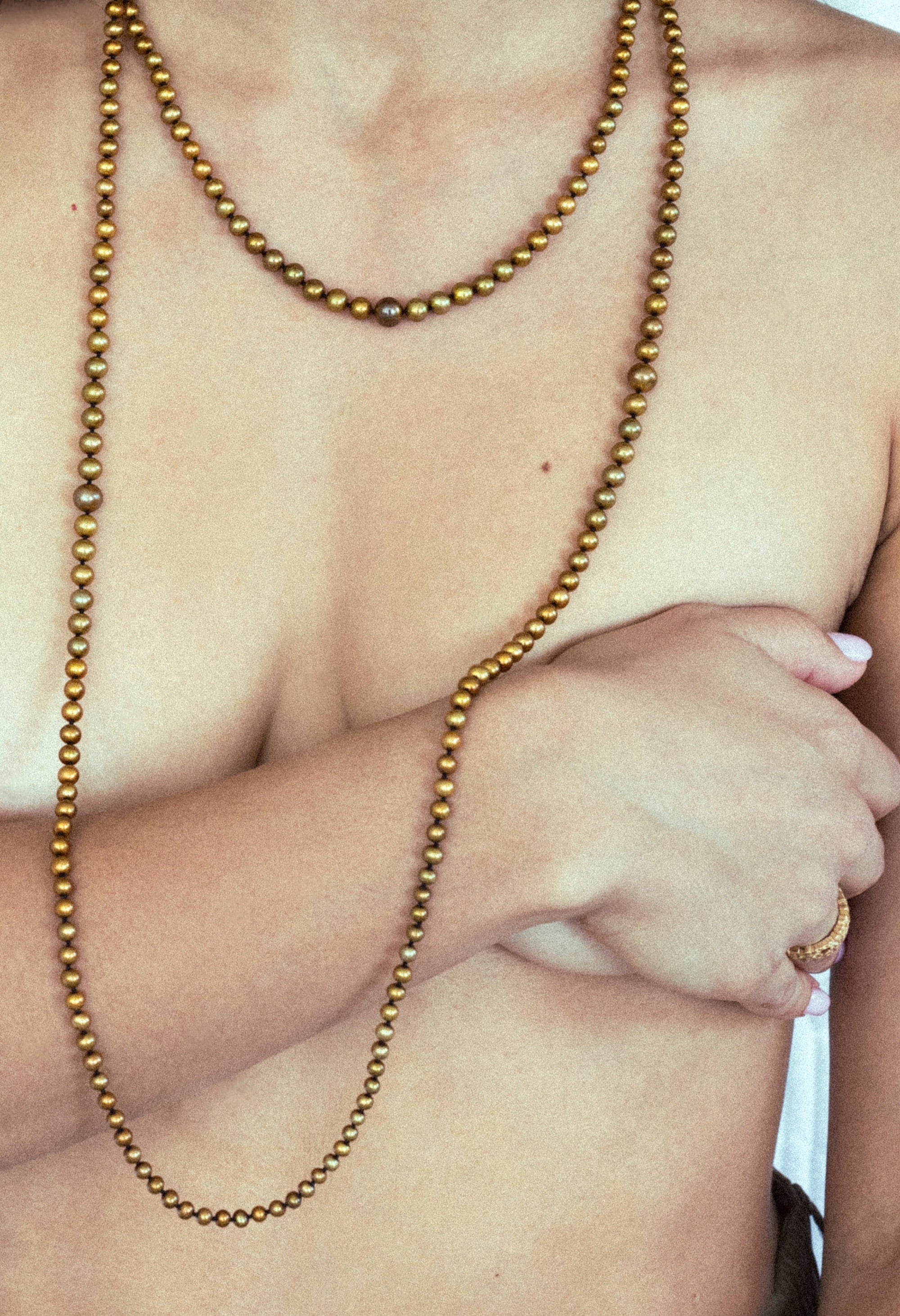 Siren golden pearl necklace