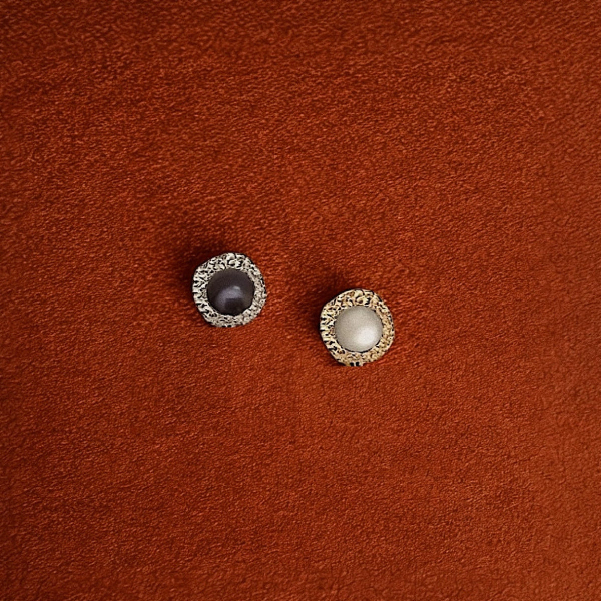 Fragment silver black pearl molten stud earrings