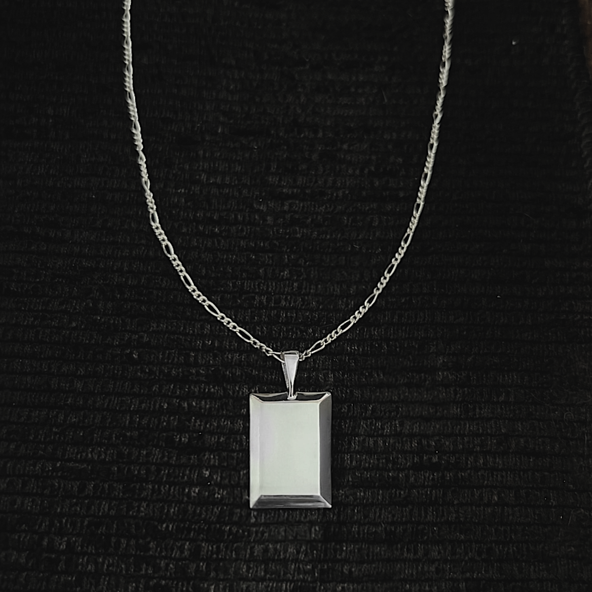 Luxury men's Classic Signet pendant necklace suspended from a 24-inch curb chain