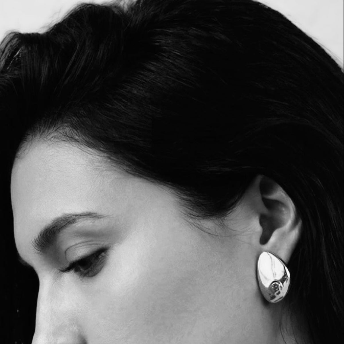 Cirque sculptural stud earrings in white bronze or Sterling silver with black pearls, modern minimalist statement earrings for everyday wear