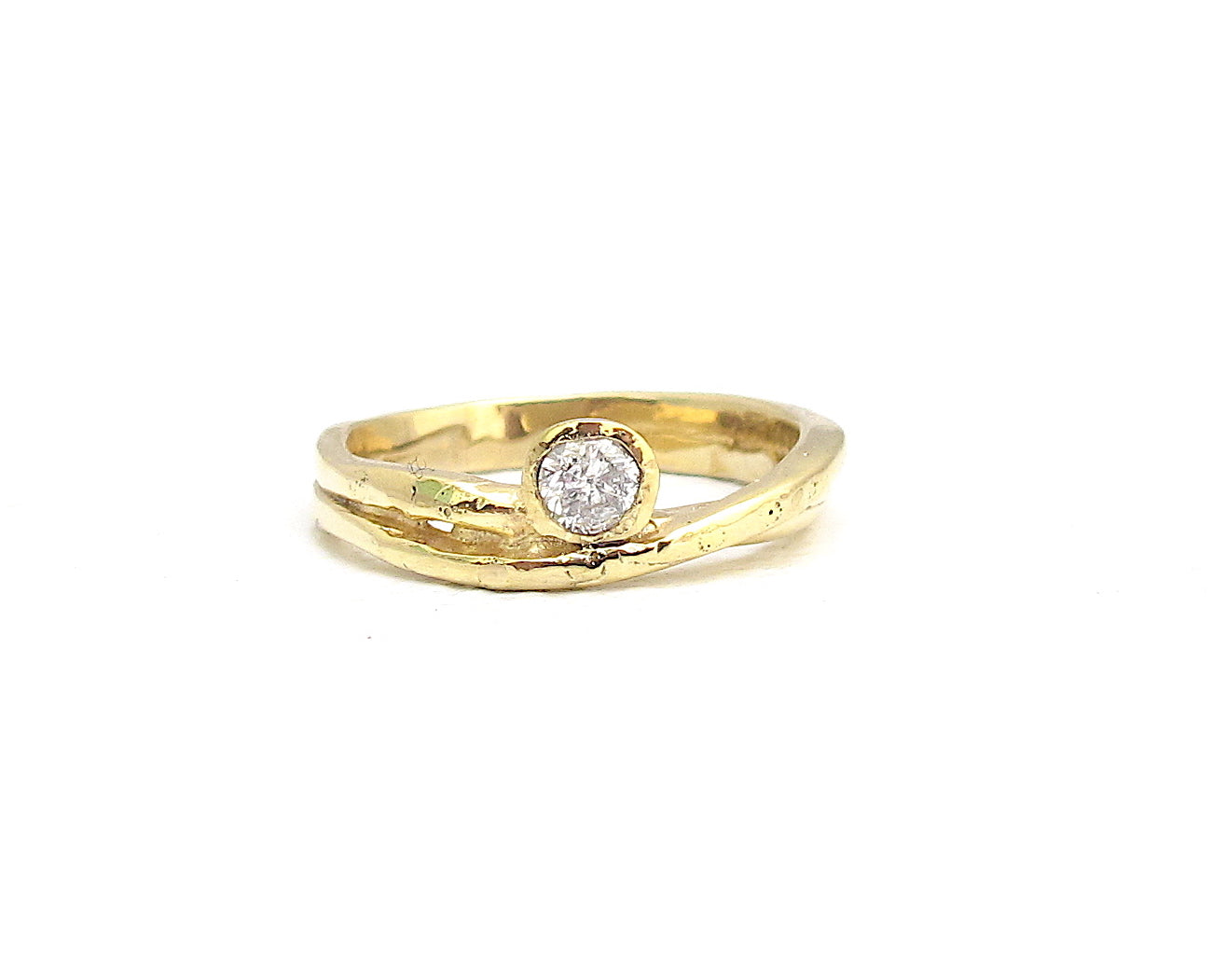 Fragment diamond solitaire ring
