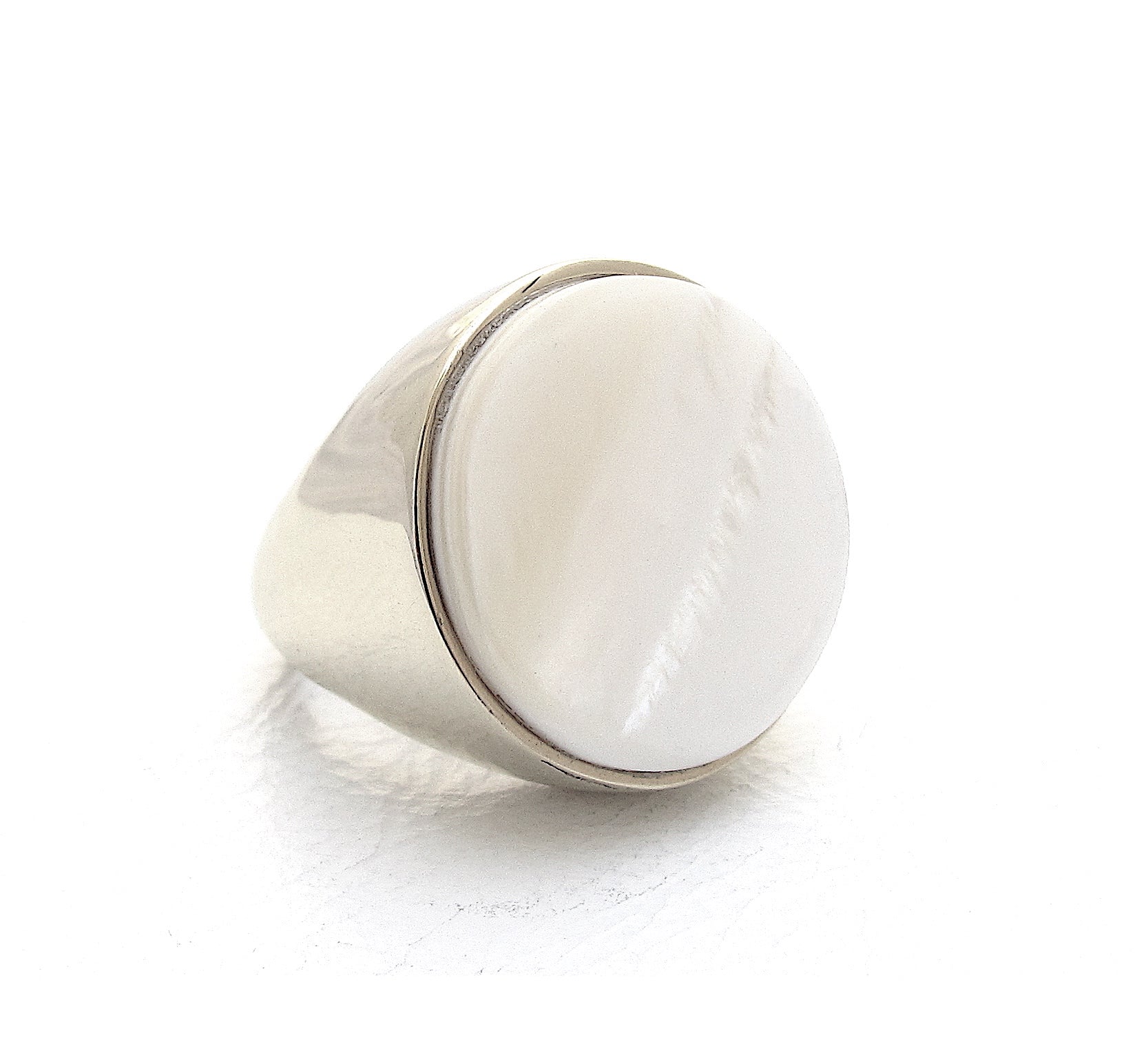 Balloon Mother of Pearl ring