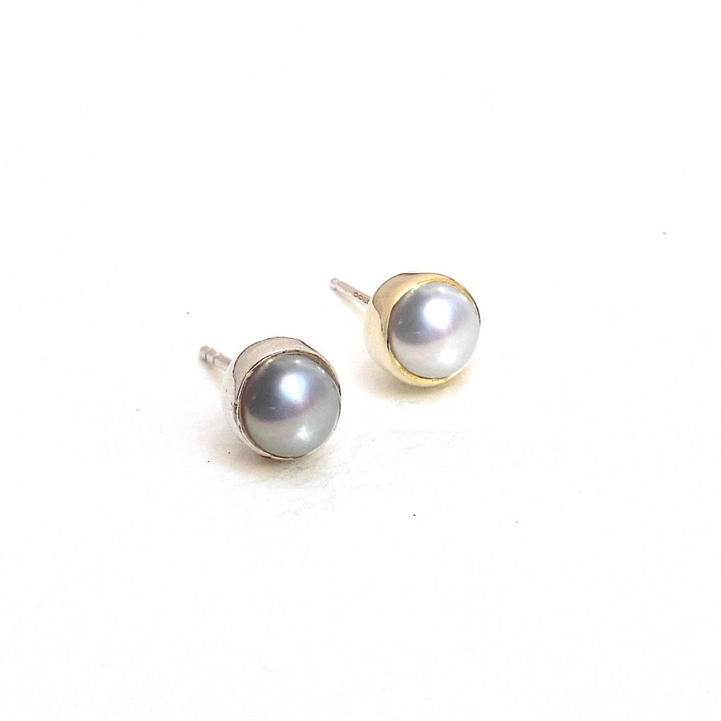 Vine pearl stud earrings