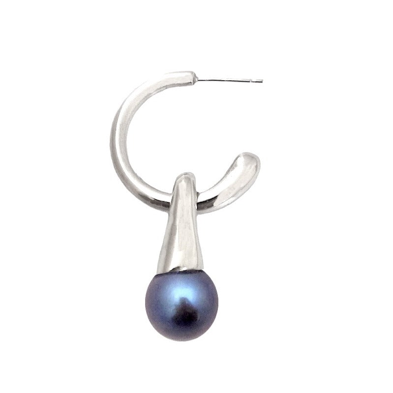 Fluid black pearl drop earring